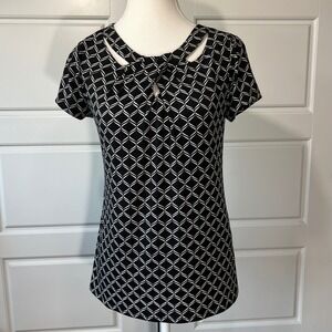 White House Black Market XS Black & White Geometric Print Top